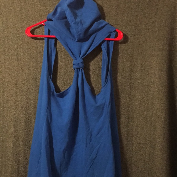 Hooded open front tank - Picture 2 of 2